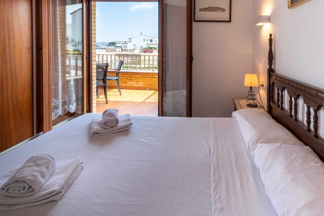 Apartamento Sant Carles 20 Soleado Con Vistas Al Mar Gerona